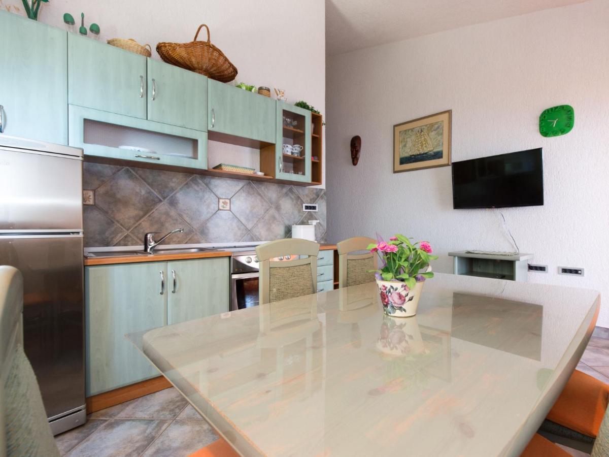 Apartment Starigrad-3 By Interhome